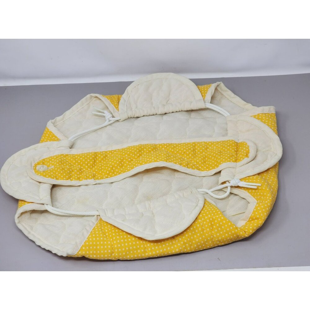 Vintage 2 Quilted Hot Dish Carriers And 1 Kitchen Appliance Cover